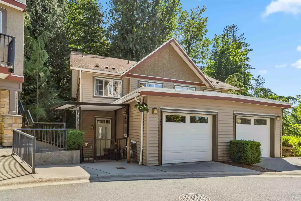 Living Room Photo of 35 35626 Mckee Road, Abbotsford, BC