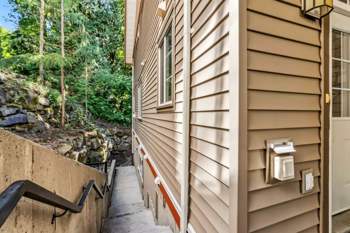 Neighborhood Park Photo Near 35 35626 Mckee Road, Abbotsford, BC