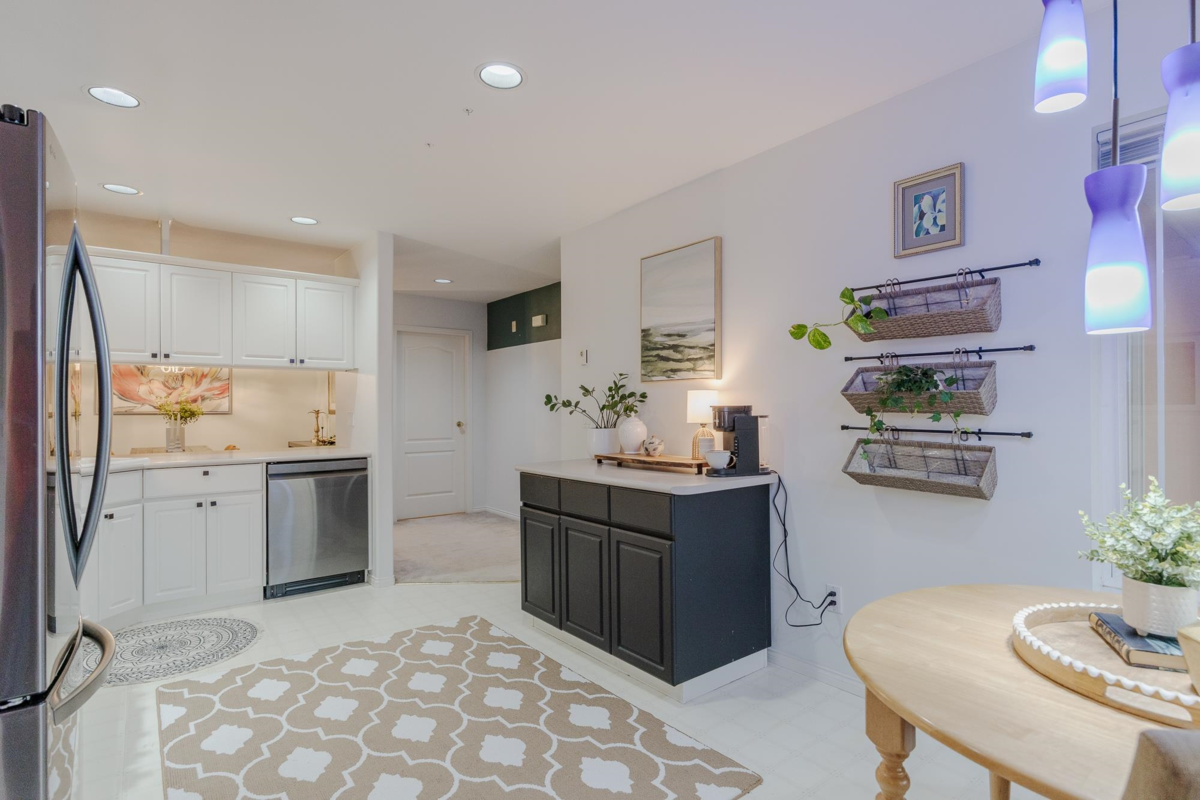 Breakfast Nook Photo of 3 19044 118b Avenue, Pitt Meadows, BC
