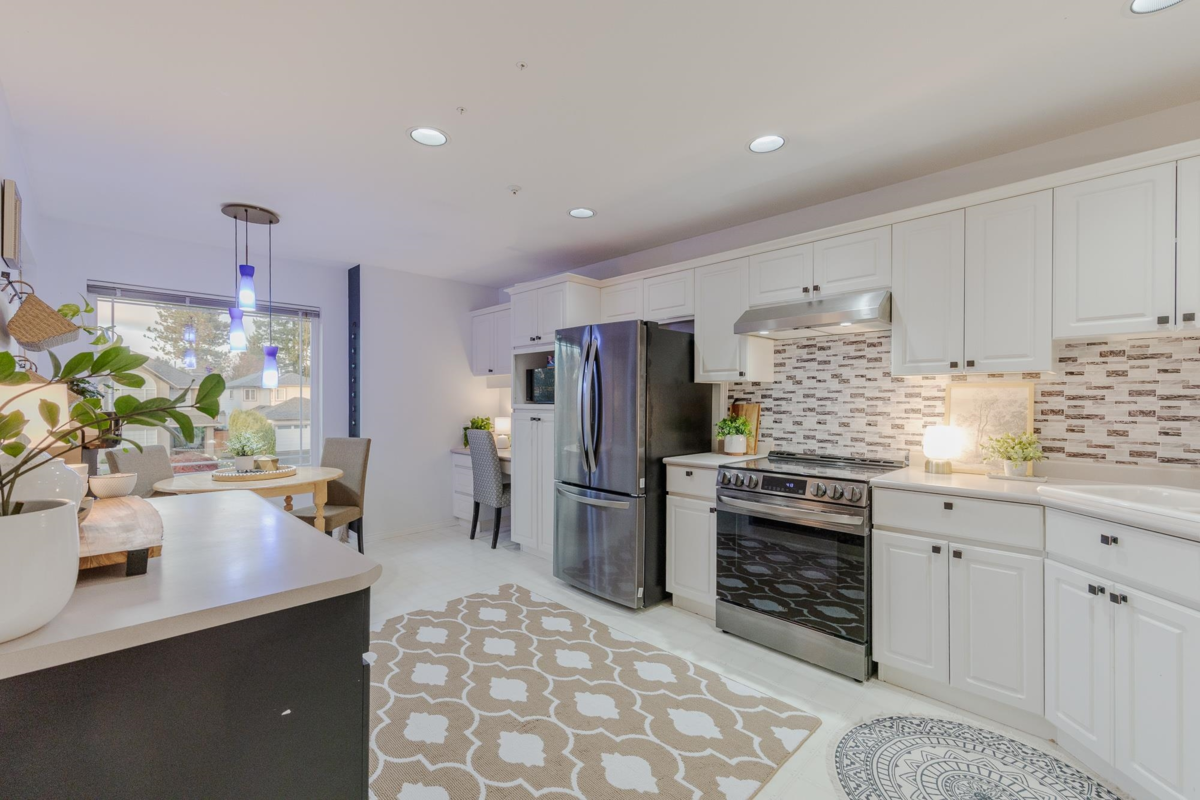 Kitchen Photo of 3 19044 118b Avenue, Pitt Meadows, BC