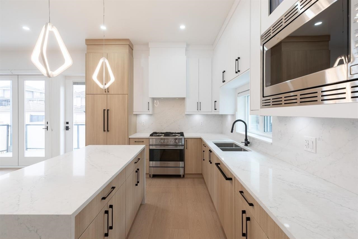 Dining Area Photo of 2 6964 Inverness Street, Vancouver, BC