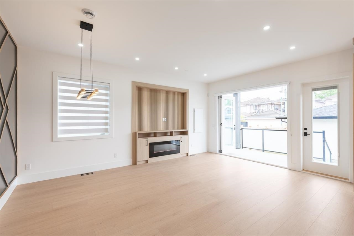 Kitchen Photo of 2 6964 Inverness Street, Vancouver, BC