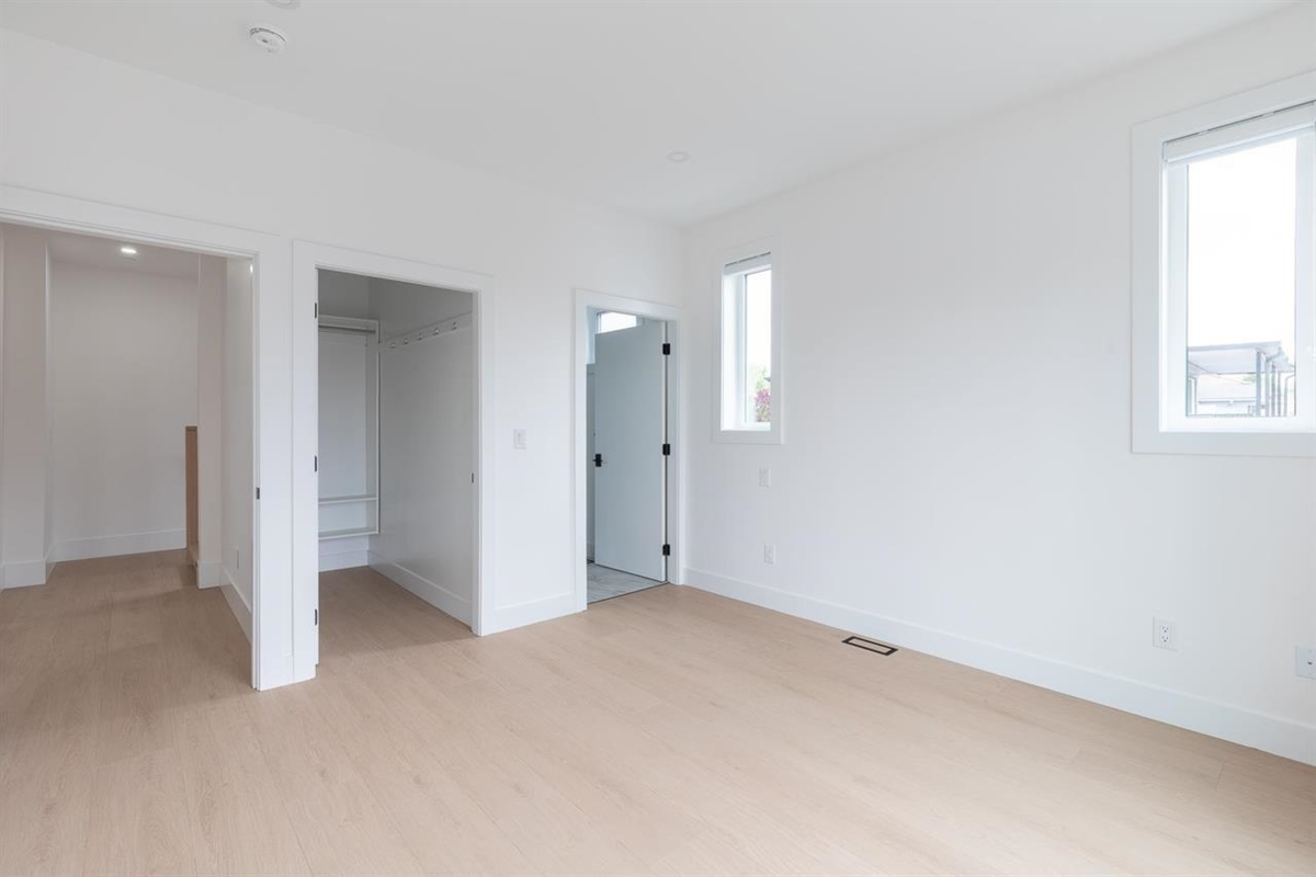 Primary Bathroom Photo of 2 6964 Inverness Street, Vancouver, BC