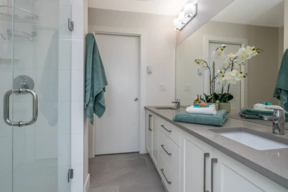 Hallway Photo of 307 2555 Ware Street, Abbotsford, BC