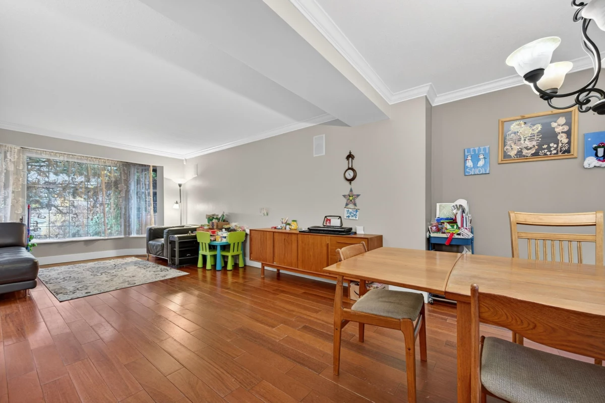 Kitchen Island Photo of 2382 150b Street, Surrey, BC