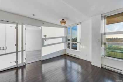 1002 2232 Douglas Road, Burnaby, BC, Burnaby — Apartment/Condo for sale