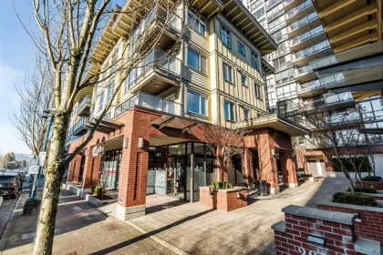209 2957 Glen Drive, Coquitlam, BC, Coquitlam — Apartment/Condo for sale