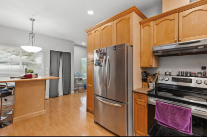 Kitchen Island Photo of 8530 Fennell Street, Mission, BC