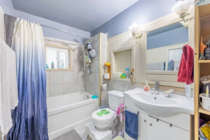Primary Bathroom Photo of 634 Rochester Avenue, Coquitlam, BC