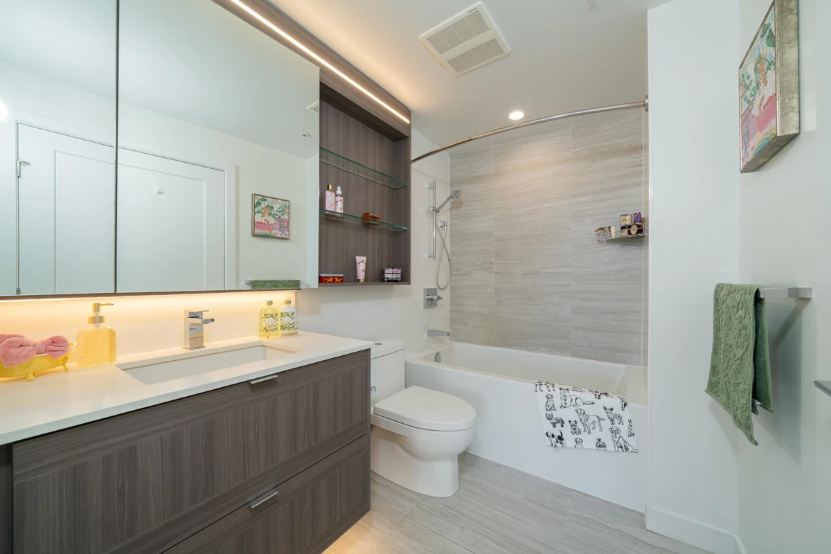 Hallway Photo of 1605 2351 Beta Avenue, Burnaby, BC