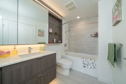 Hallway Photo of 1605 2351 Beta Avenue, Burnaby, BC