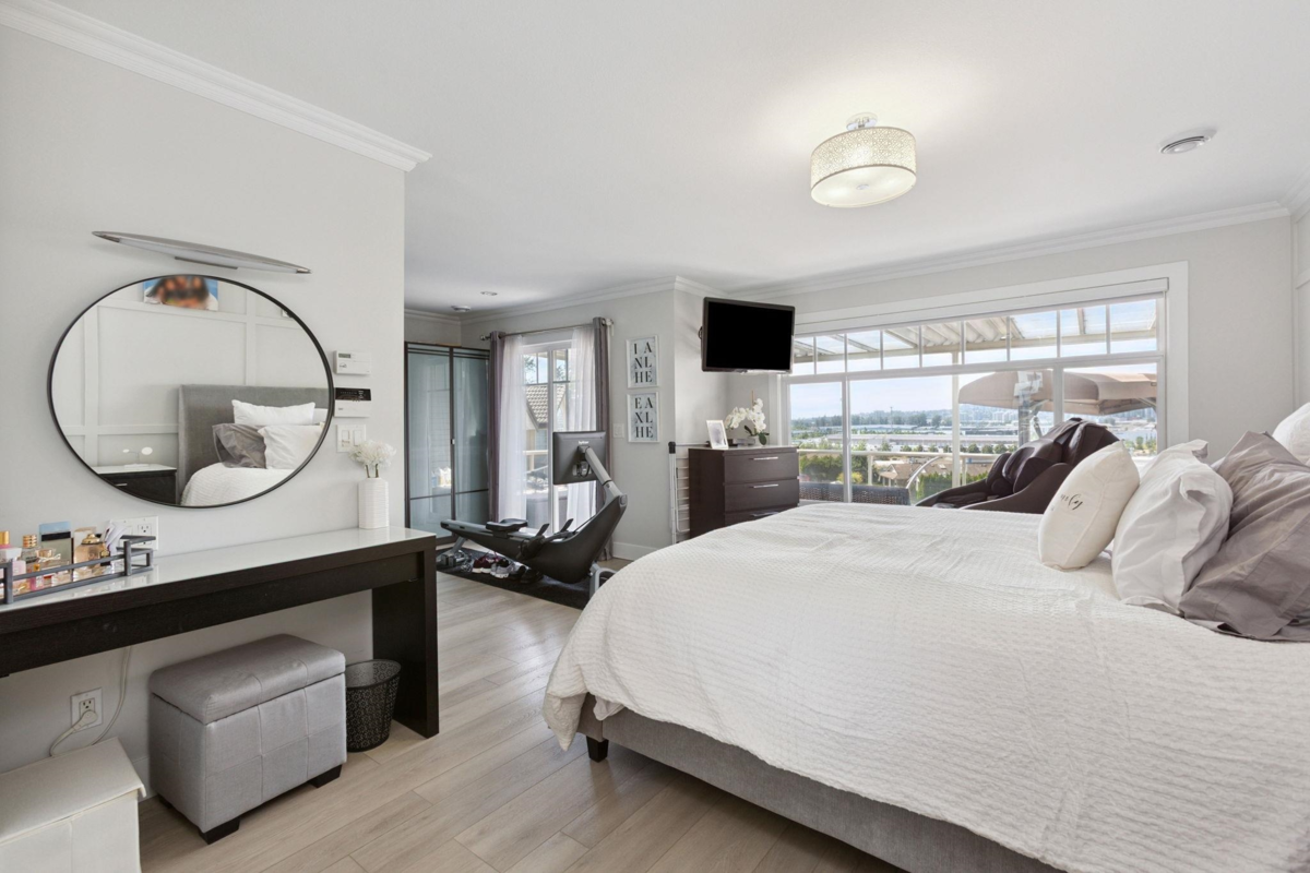 Mudroom Photo of 12182 101b Avenue, Surrey, BC