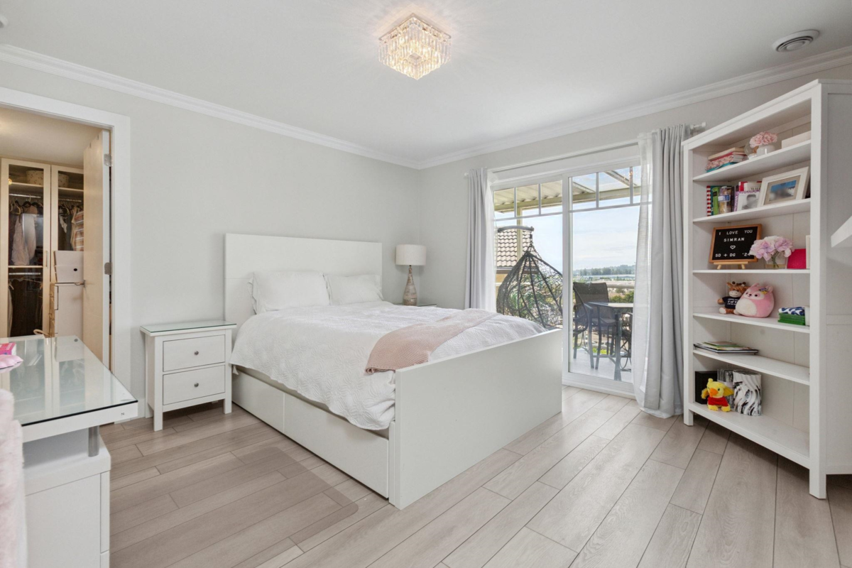 Powder Room Photo of 12182 101b Avenue, Surrey, BC