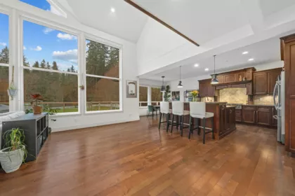 Breakfast Nook Photo of 26485 124 Avenue, Maple Ridge, BC