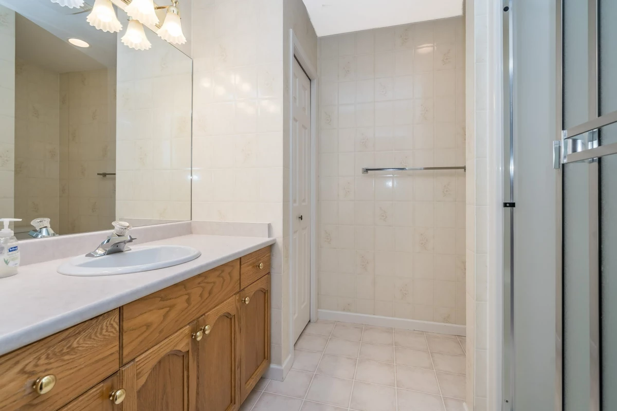 Entry Foyer Photo of 231 6001 Promontory Road, Chilliwack, BC