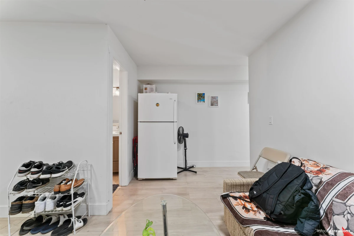 Kitchen Island Photo of 14502 85a Avenue, Surrey, BC