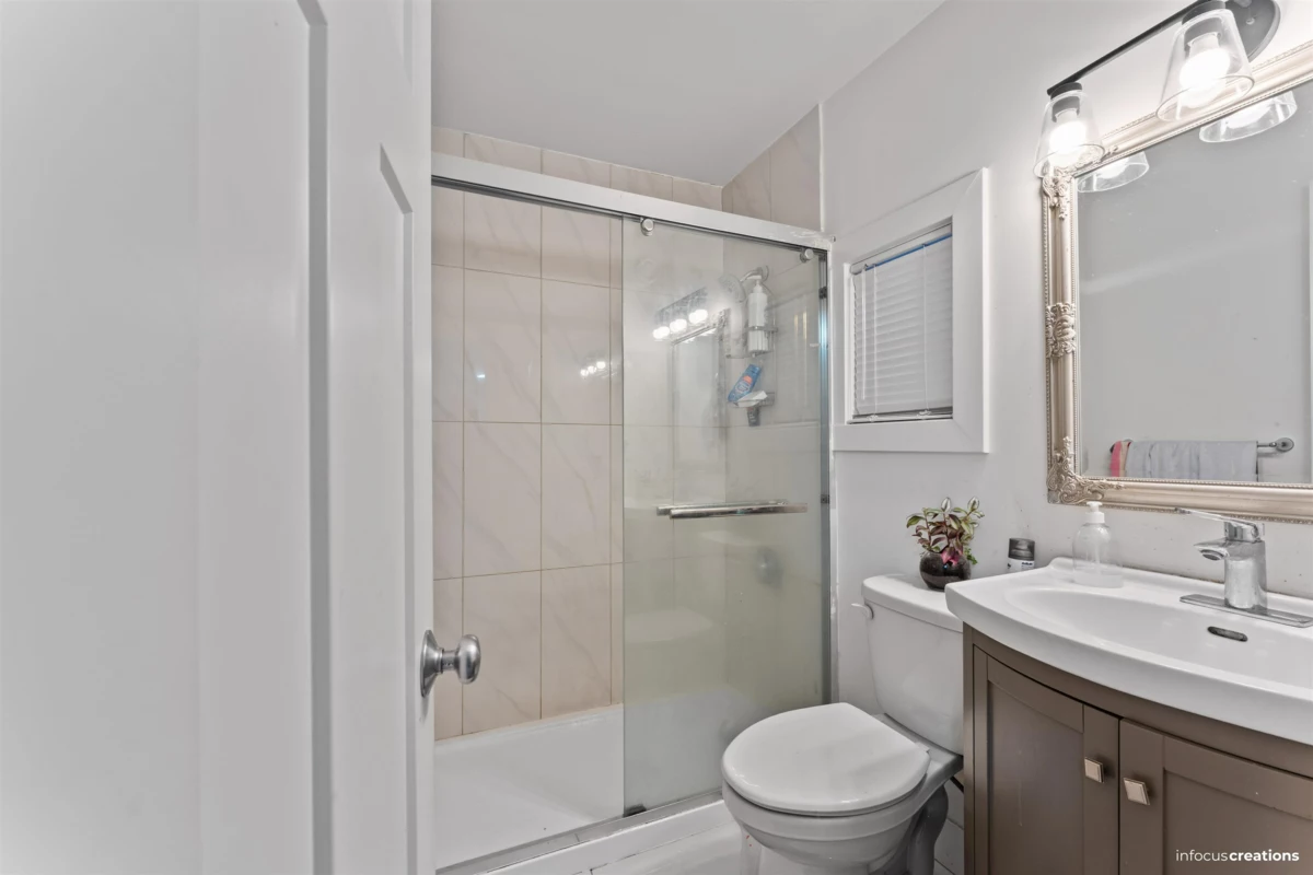 Kitchen Photo of 14502 85a Avenue, Surrey, BC