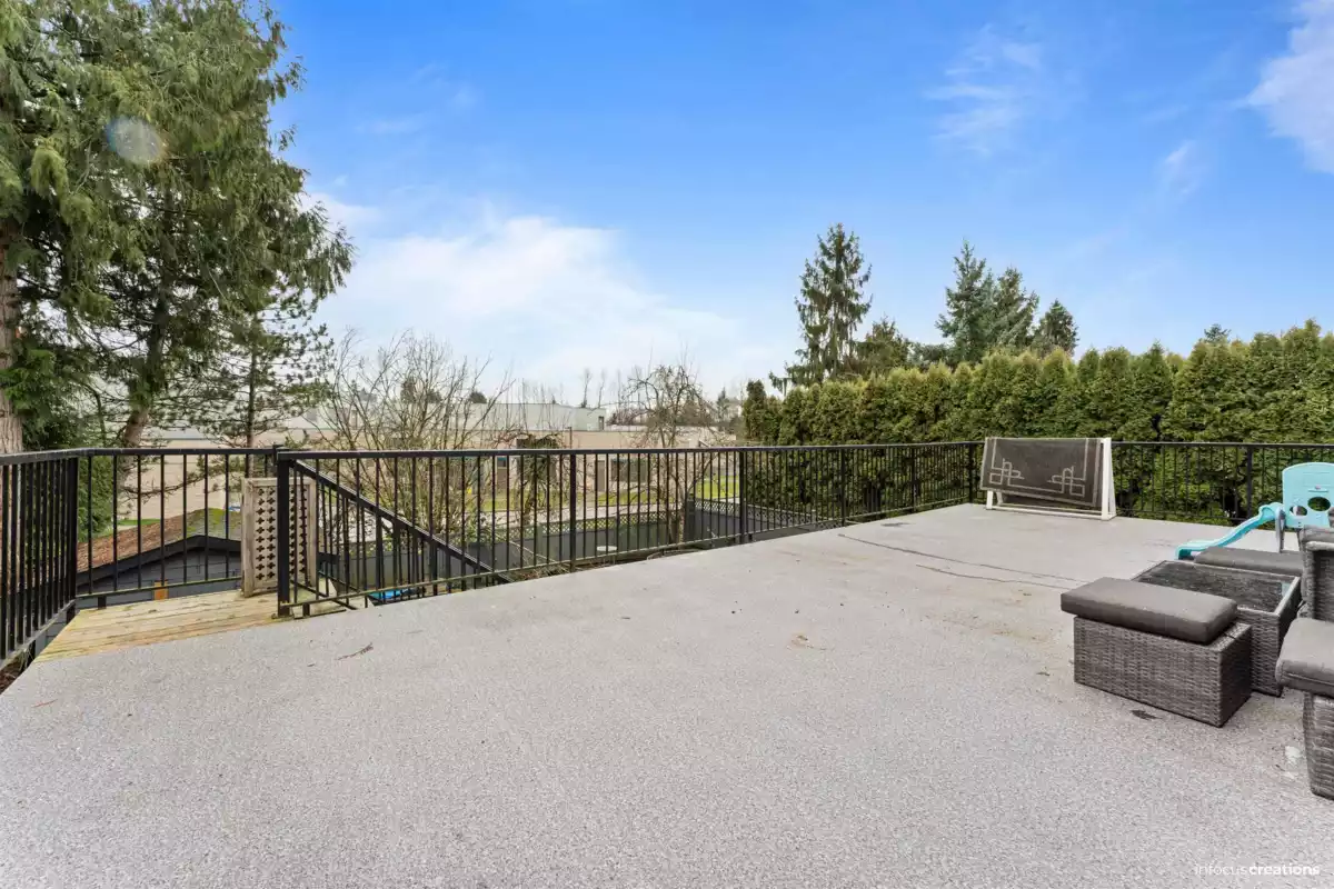 Primary Bathroom Photo of 14502 85a Avenue, Surrey, BC