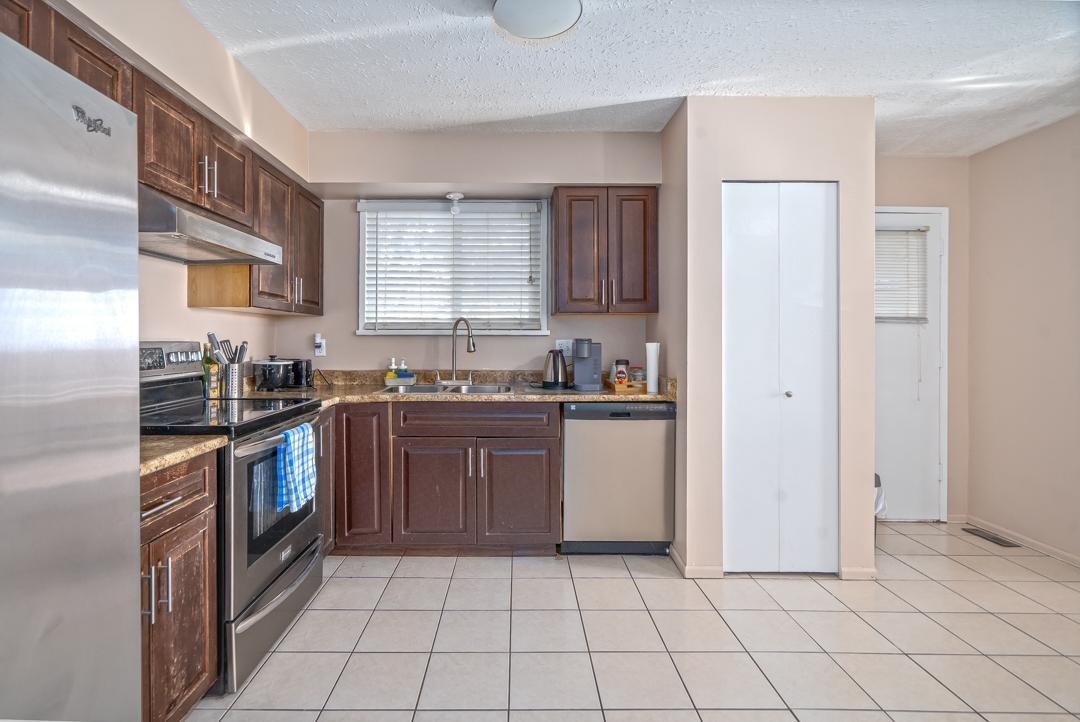 Walk-In Closet Photo of 7254 Wren Street, Mission, BC