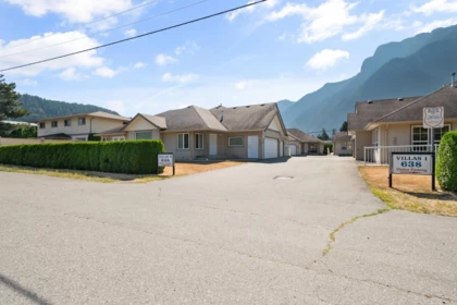 Front Yard Photo of 3 648 Coquihalla Street, Hope, BC