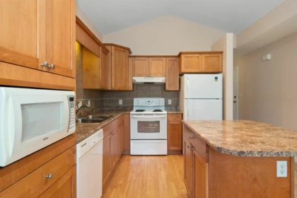 Kitchen Island Photo of 3 648 Coquihalla Street, Hope, BC