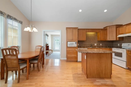 Kitchen Photo of 3 648 Coquihalla Street, Hope, BC