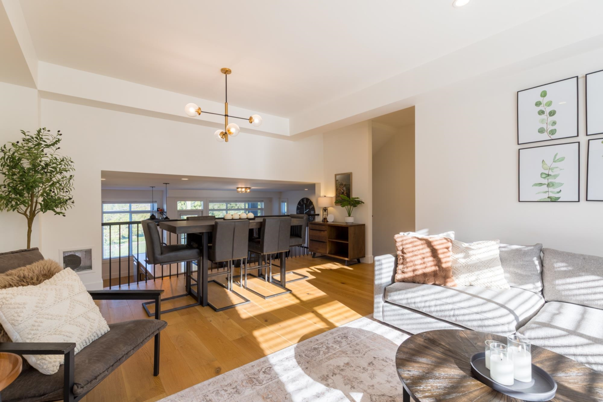 Entry Foyer Photo of 5 35810 Mckee Road, Abbotsford, BC