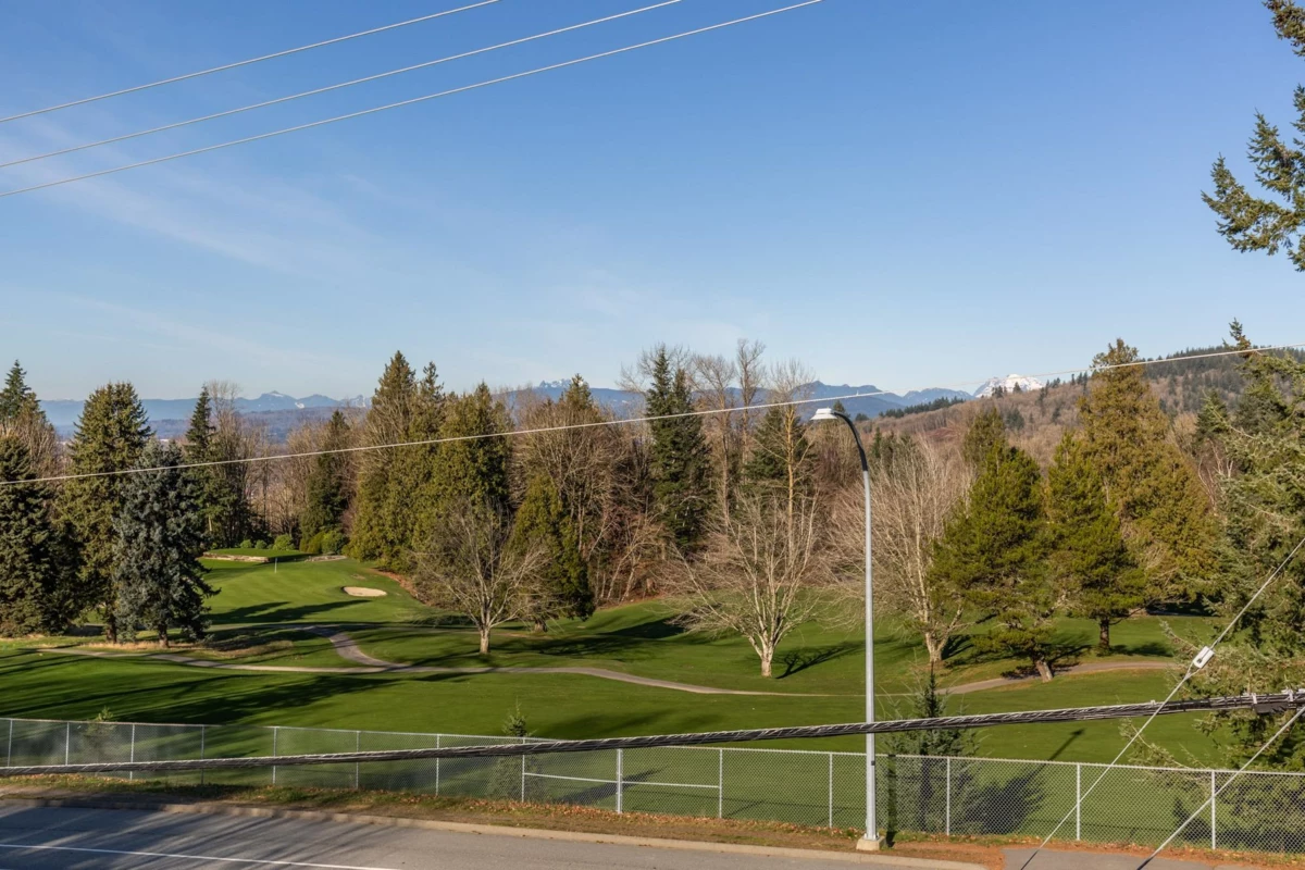 Kitchen Island Photo of 5 35810 Mckee Road, Abbotsford, BC
