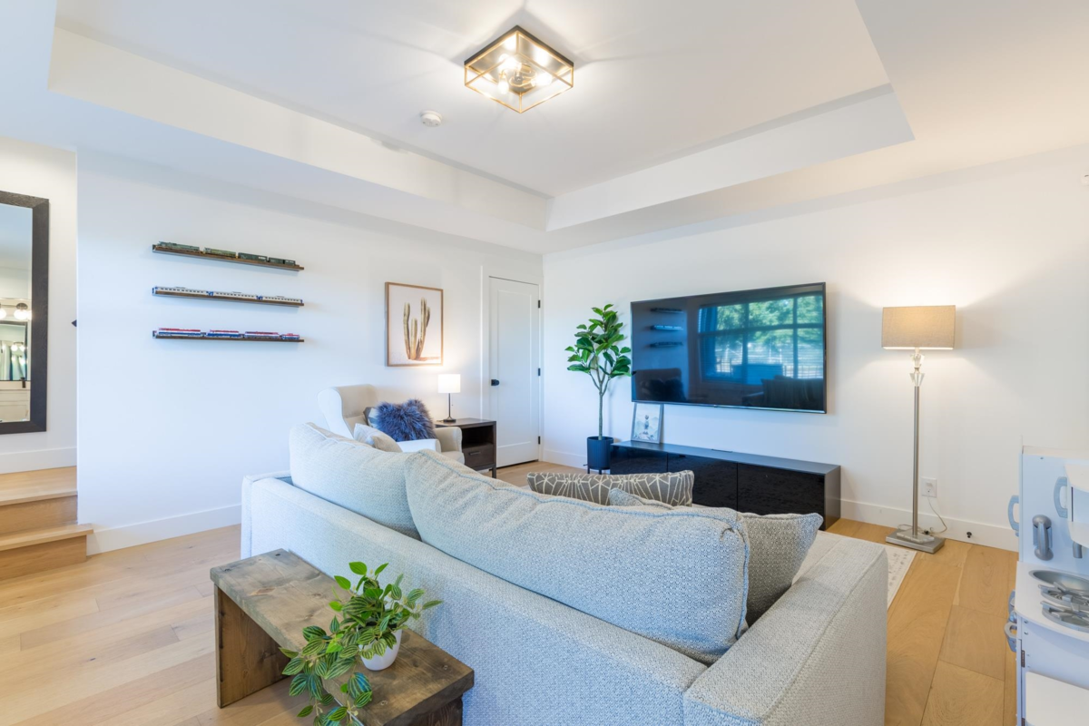 Neighborhood Park Photo Near 5 35810 Mckee Road, Abbotsford, BC