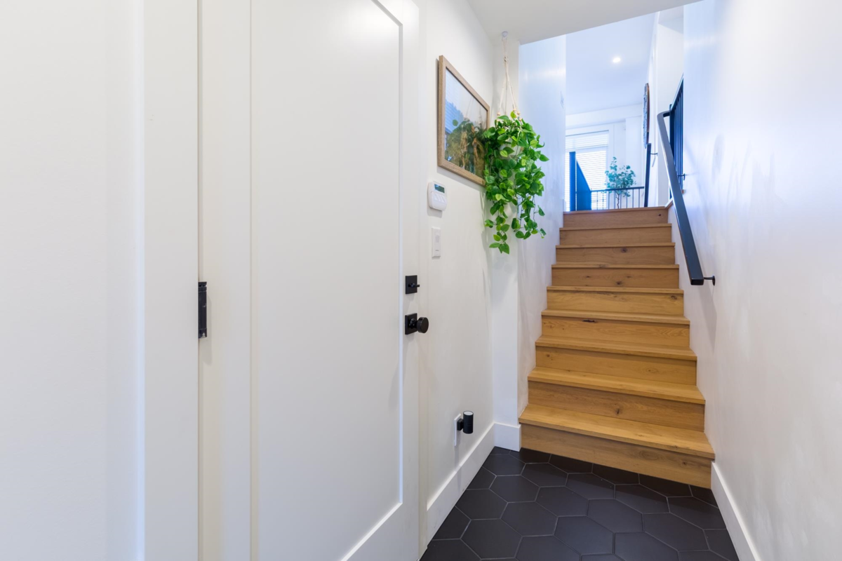 Walk-In Closet Photo of 5 35810 Mckee Road, Abbotsford, BC