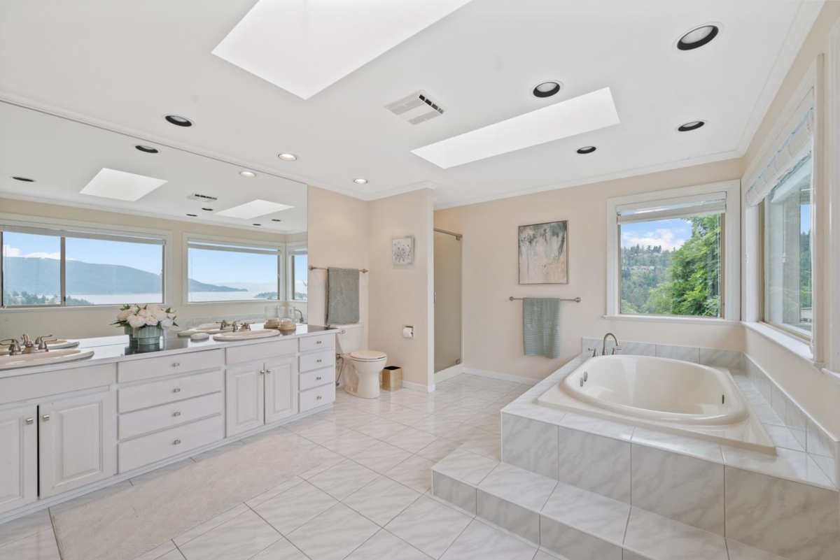 Garden / Landscaping Photo of 5532 Westhaven Road, West Vancouver, BC