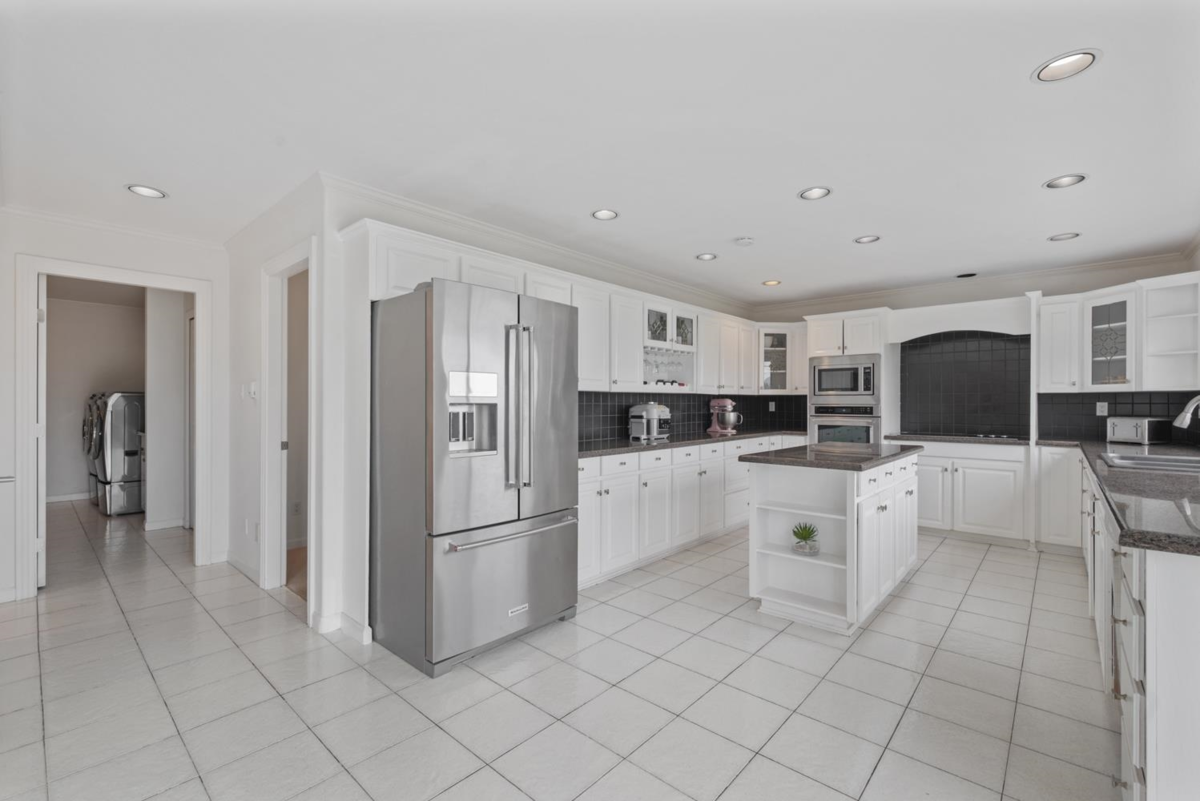 Laundry Room Photo of 5532 Westhaven Road, West Vancouver, BC