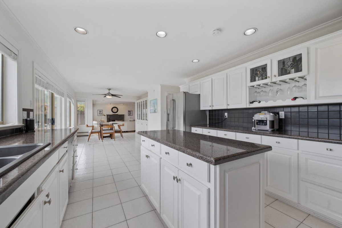 Mudroom Photo of 5532 Westhaven Road, West Vancouver, BC