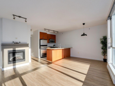 907 9188 University Crescent, Burnaby, BC, Burnaby — Apartment/Condo for sale