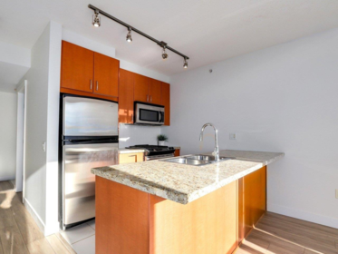 907 9188 University Crescent, Burnaby, BC, Burnaby — Apartment/Condo for sale