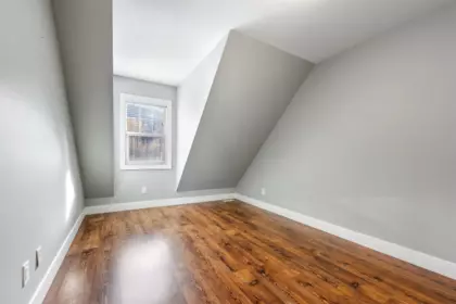 Entry Foyer Photo of 44405 Mclaren Drive, Chilliwack, BC