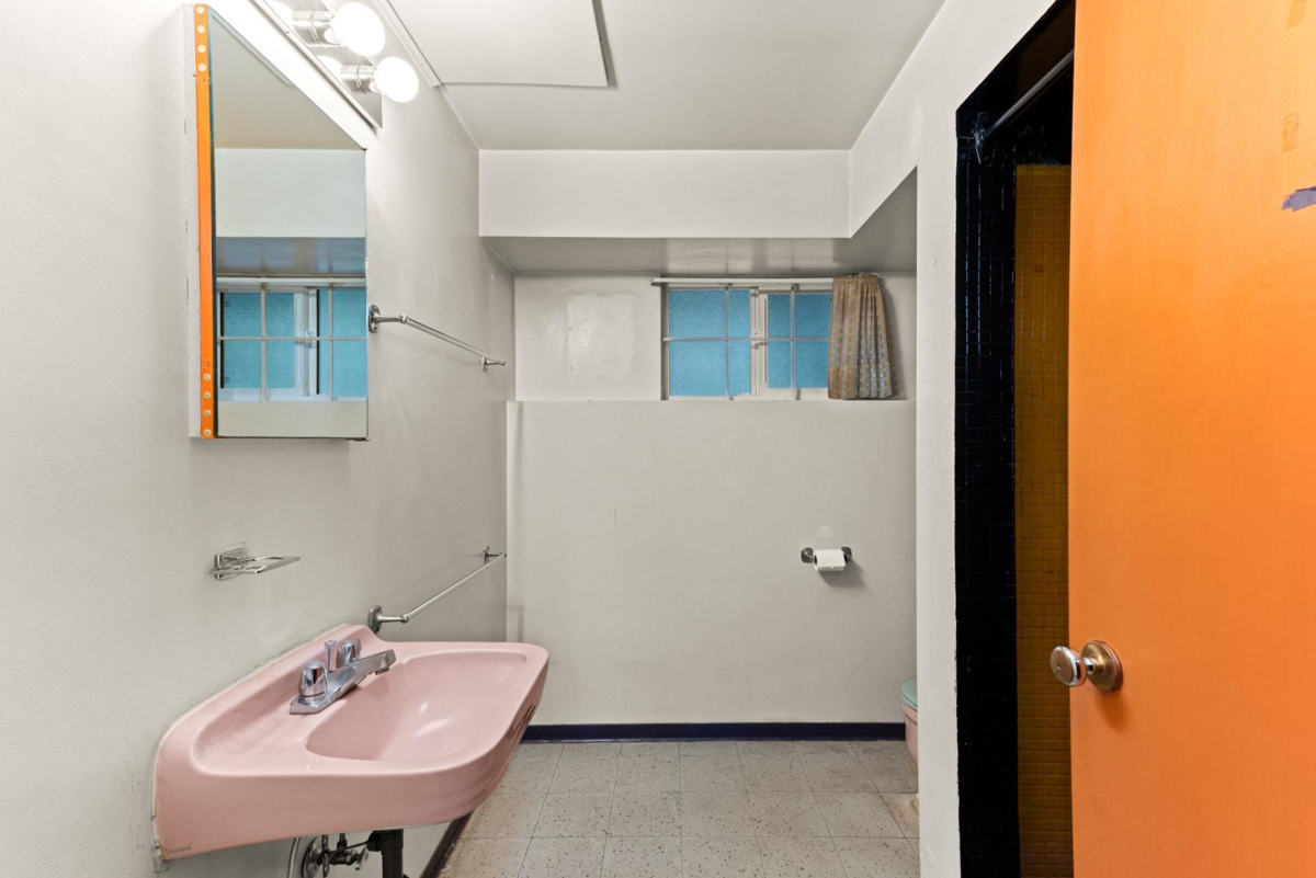 Entry Foyer Photo of 191 W 60th Avenue, Vancouver, BC