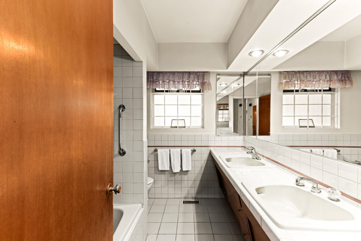 Powder Room Photo of 191 W 60th Avenue, Vancouver, BC