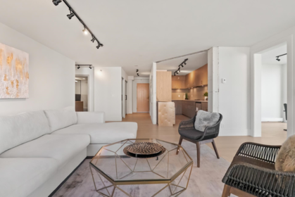 6D 328 Taylor Way, West Vancouver, BC