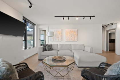 6D 328 Taylor Way, West Vancouver, BC