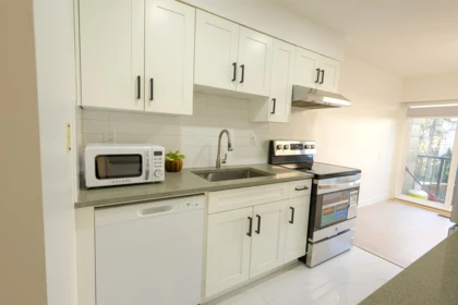 Kitchen Photo of 128 15225 105 Avenue, Surrey, BC