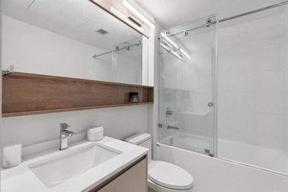 Primary Bathroom Photo of 711 1526 Finlay Street, White Rock, BC