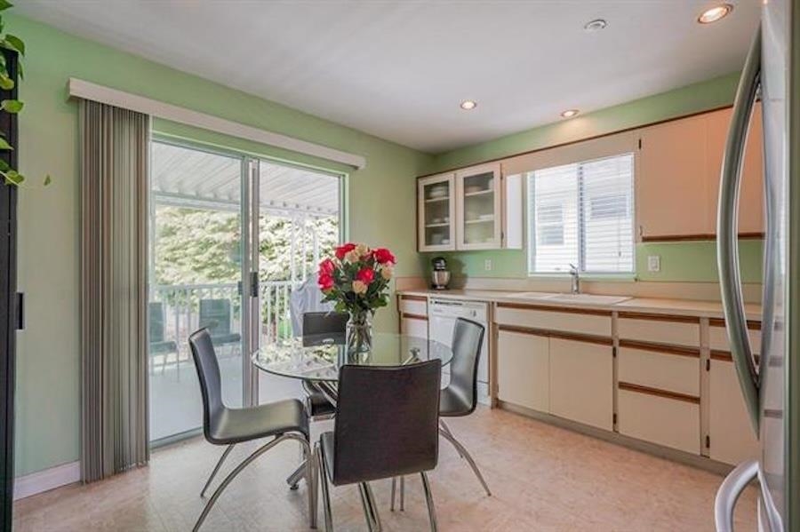 Breakfast Nook Photo of 14751 89a Avenue, Surrey, BC