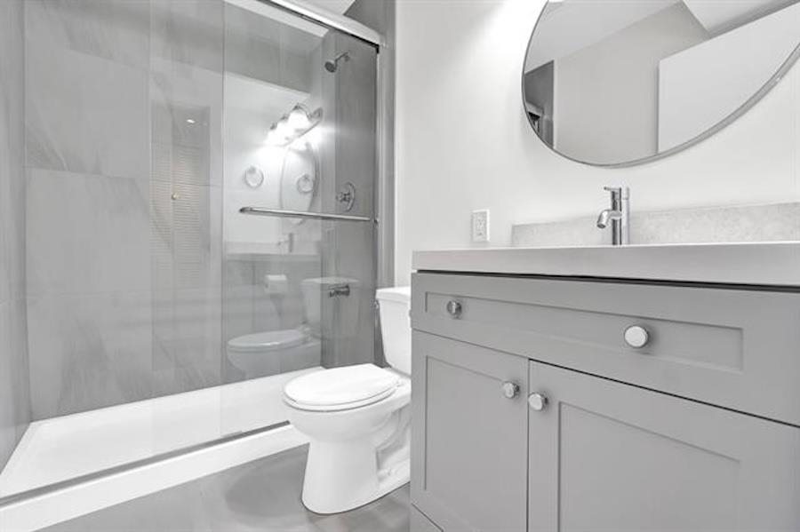 Guest Bathroom Photo of 14751 89a Avenue, Surrey, BC
