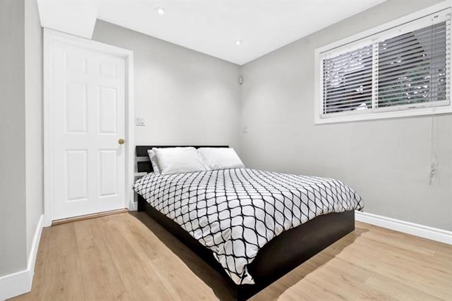 Hallway Photo of 14751 89a Avenue, Surrey, BC