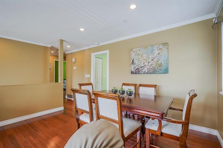 Kitchen Island Photo of 14751 89a Avenue, Surrey, BC