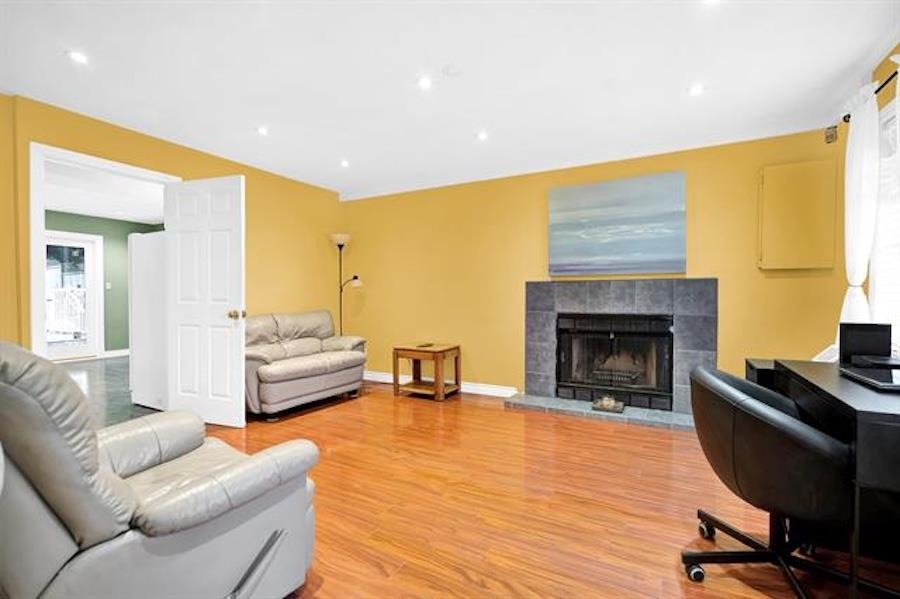 Powder Room Photo of 14751 89a Avenue, Surrey, BC