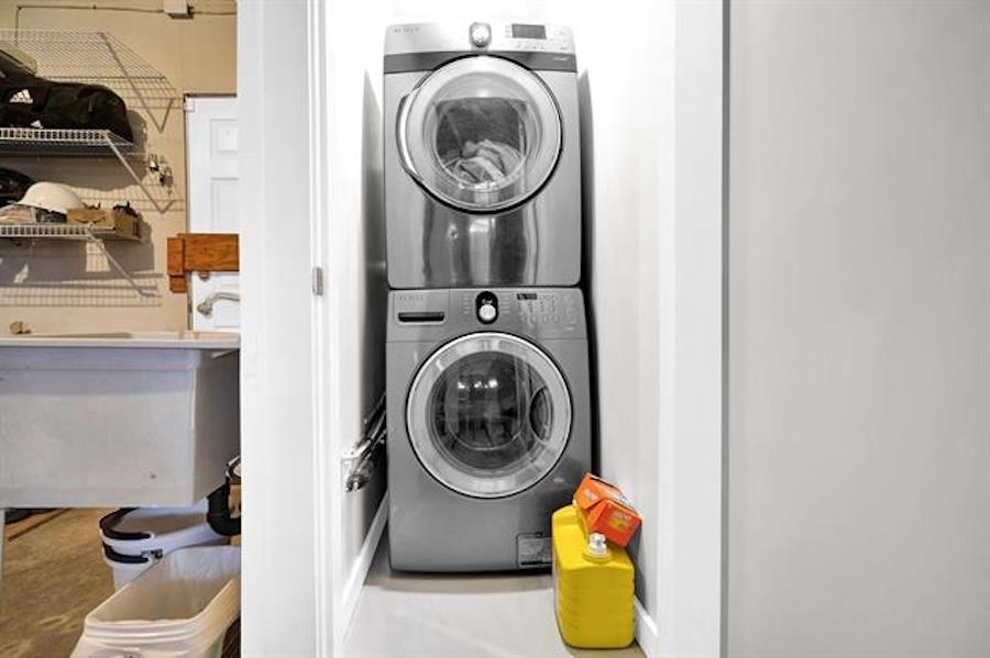 Staircase Photo of 14751 89a Avenue, Surrey, BC