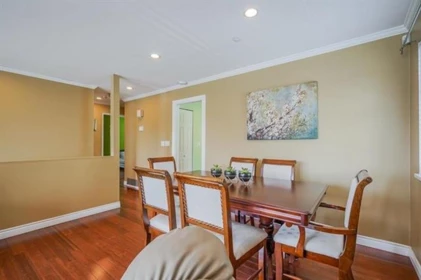 Kitchen Island Photo of 14751 89a Avenue, Surrey, BC