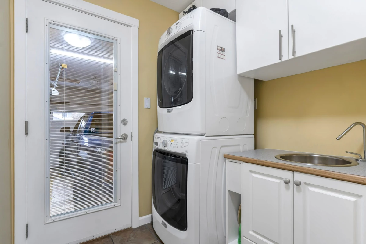 Backyard Photo of 11893 Woodgrove Avenue, Delta, BC